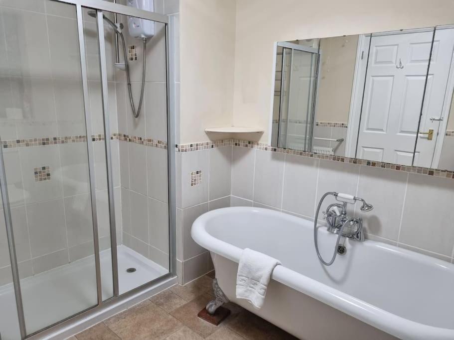 Spacious Detached Home With Beautiful Seaviews, Sleeps 6 Trimingham Εξωτερικό φωτογραφία